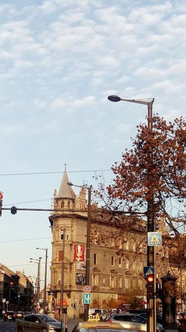 Bright Sunny At Keleti Station,near Citycenter Boedapest